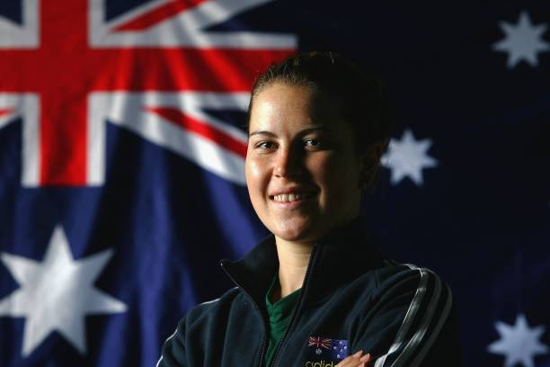 標準羽毛球場尺寸詳解:長寬與劃線規(guī)范