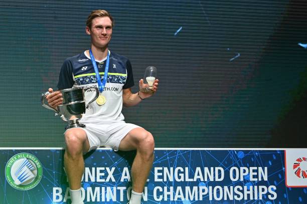 羽毛球發(fā)球姿勢與規(guī)則:避免犯規(guī)的關(guān)鍵要點