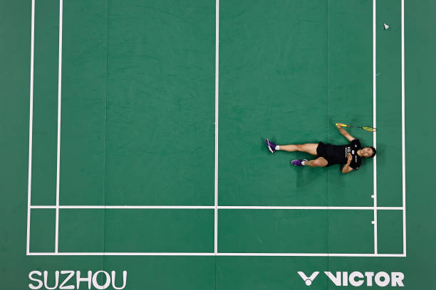 尤尼克斯天斧 vs 李寧風動：哪款高端羽毛球拍更值得入手？
