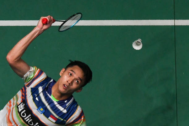 兒童羽毛球拍推薦：Yonex、Victor等品牌對比