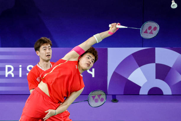 用文字還原羽毛球?qū)Υ颍宏P鍵動作與細節(jié)描寫方法