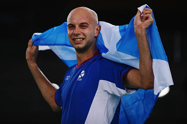 羽毛球雙打換位技巧解析:避免跑位混亂的關(guān)鍵要點(diǎn)