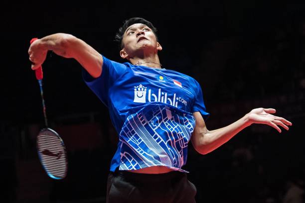 羽毛球新手必看！5個(gè)基礎(chǔ)發(fā)球姿勢(shì)全解析