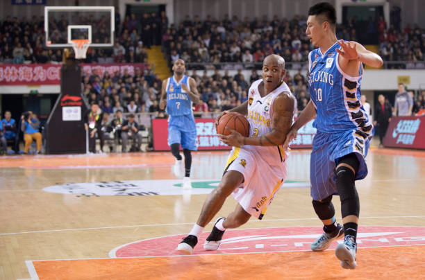 蓋帽的藝術(shù):歷史蓋帽榜前十球員的防守技巧剖析