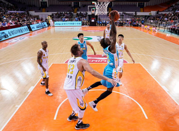 籃球二次運(yùn)球規(guī)則詳解:定義與常見(jiàn)類型