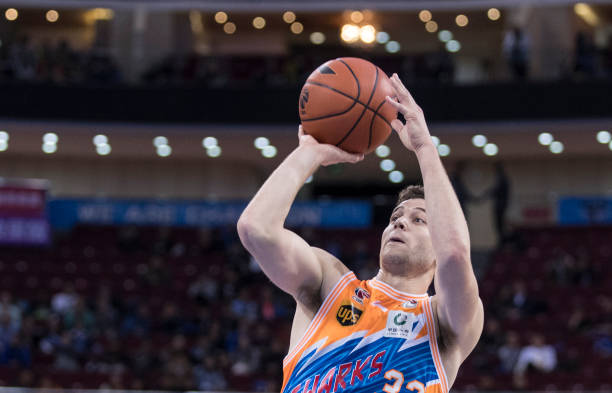 易建聯(lián)退役后的動向：商業(yè)投資與籃球推廣工作