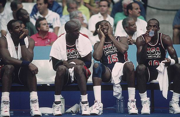 籃球基礎(chǔ)戰(zhàn)術(shù):簡(jiǎn)單進(jìn)攻配合與跑位