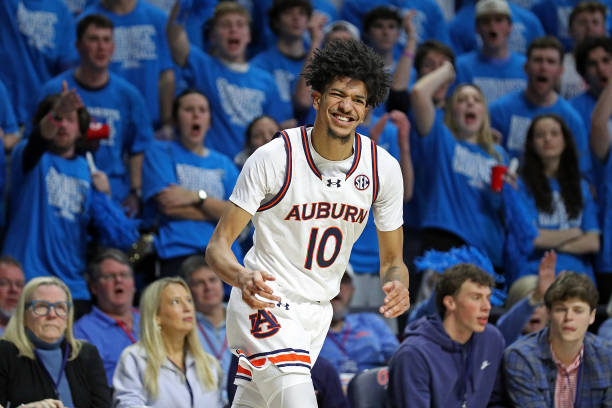 詹姆斯總得分超越傳奇，躋身歷史得分榜前三