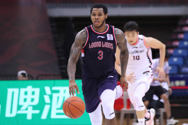 搜狐體育NBA首輪戰(zhàn)報：勇士逆轉(zhuǎn)湖人，庫里狂砍40分
