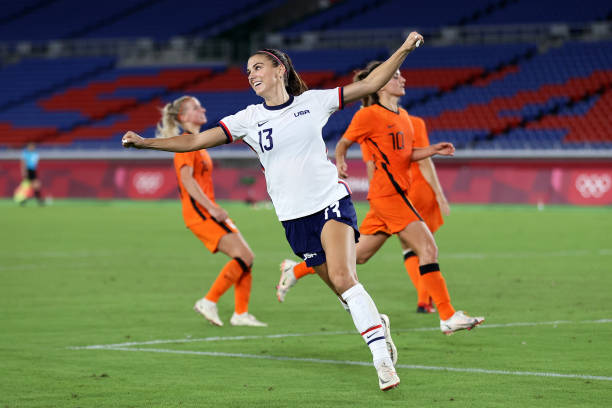 C羅進(jìn)球后的狂歡時(shí)刻:隊(duì)友互動(dòng)與球迷致敬全記錄