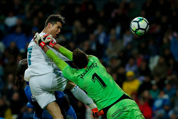 賽場紀(jì)律不容挑戰(zhàn):日本J聯(lián)賽對(duì)嗑瓜子守門員開出罰單