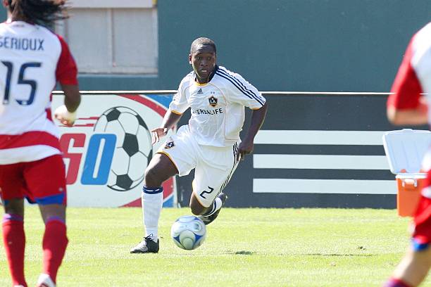 羅馬里奧身高之謎：為何他的矮個(gè)子成為他的優(yōu)勢(shì)？