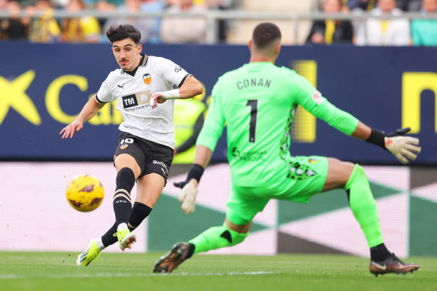 歐冠杯和歐洲杯:歷史、含金量及球迷關(guān)注度的差異