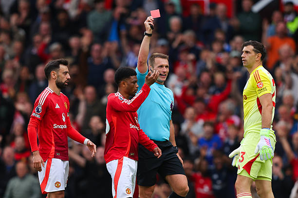 （側(cè)重于提醒進攻球員在任意球進攻時的注意事項）