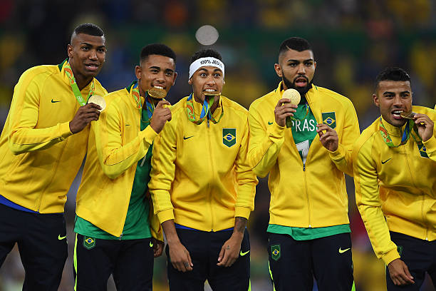 從青澀到成熟：貝克漢姆與妻子維多利亞的顏值進(jìn)化史