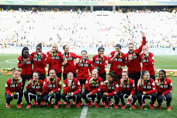 奧運(yùn)會(huì)男單乒乓球冠軍背后的故事：榮譽(yù)、汗水與傳奇