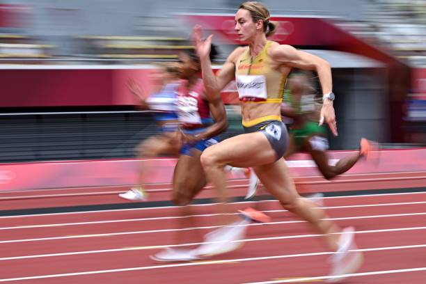 周繼紅教練的賽場瞬間:指導(dǎo)與鼓勵并重