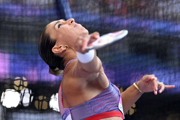 游戲化跳遠教學(xué)：讓小學(xué)生在玩樂中掌握技巧 (創(chuàng)新方法型，強調(diào)寓教于樂)