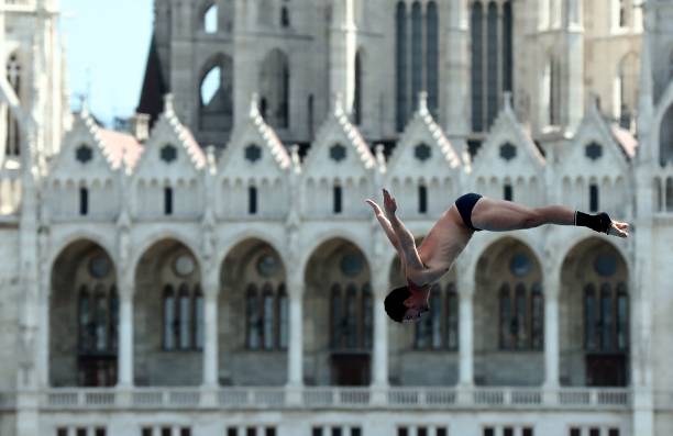 跳水比賽中的高度與難度系數(shù)：如何平衡風(fēng)險(xiǎn)與表現(xiàn)？
