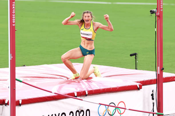 高敏跳水女皇與年輕選手同臺競技，傳承跳水精神！