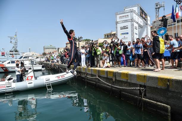 提升游泳水平：女子游泳等級進階訓練計劃