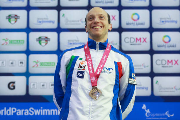 仰泳仰泳解析：如何提升游泳姿勢與呼吸節(jié)奏