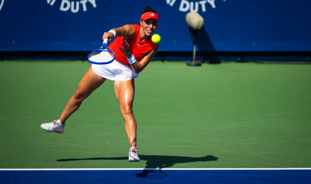 提高發(fā)球威力的秘訣：網(wǎng)球旋球發(fā)球動(dòng)作技巧圖解