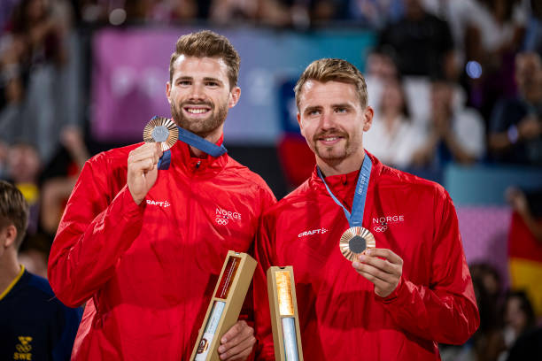 初學者必學的排球墊球基本功：手臂姿勢與發(fā)力要點