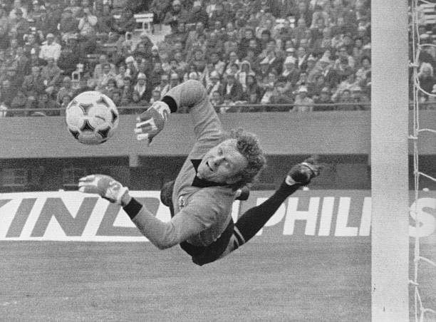 戰(zhàn)術(shù)革新的推動(dòng)者:歷屆世界杯冠軍教練的戰(zhàn)術(shù)演變